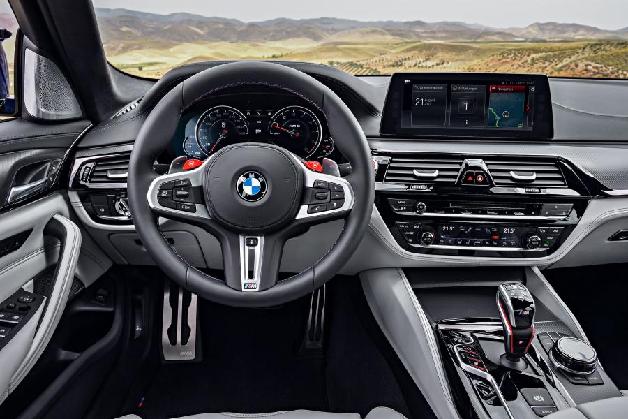 Торпедо BMW M5 (F90) 2018 года  (WW) (фото 30 из 59)